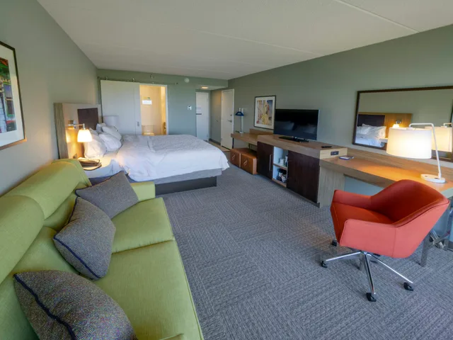Study, King Bed, with View، Hampton Inn Hazleton 2/4