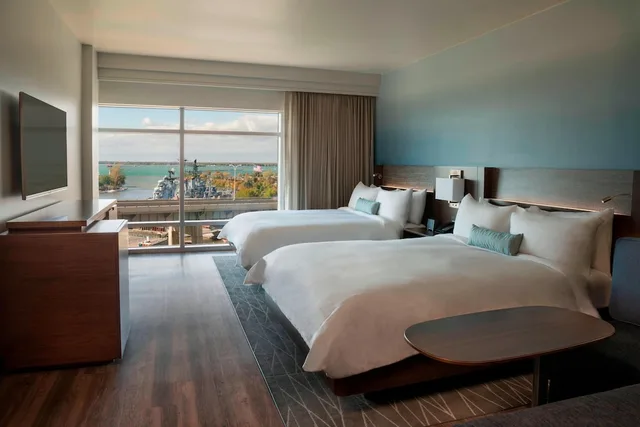 غرفة بسريرين كوين بإطلالة على البحيرة، Buffalo Marriott at LECOM HARBORCENTER 1/3