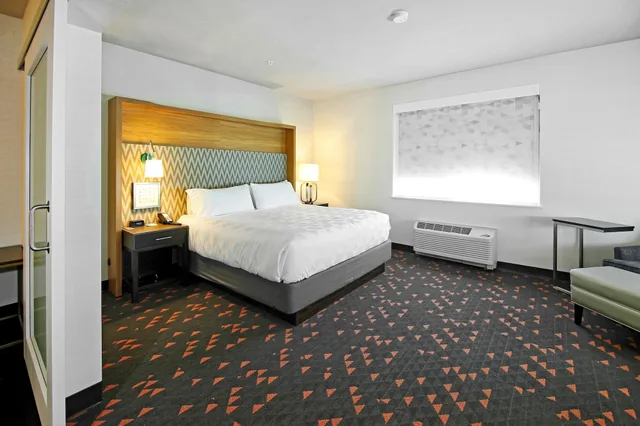 غرفة قياسية بسرير فردي، Holiday Inn & Suites Calgary Airport North 2/7