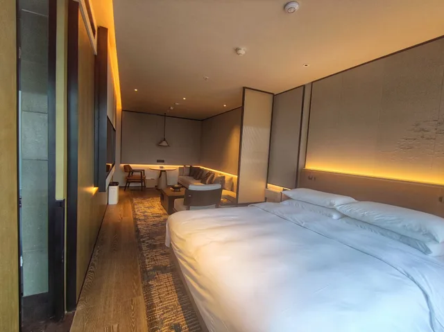 غرفة بريميوم بسرير كينج، Courtyard by Marriott Luoyang 1/5