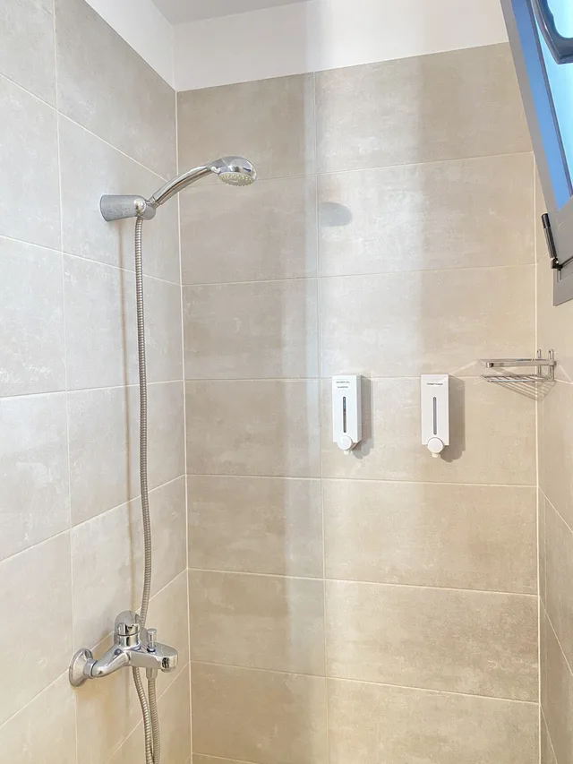 غرفة بريميوم بسرير كوين، Tins Hotel City 6/6