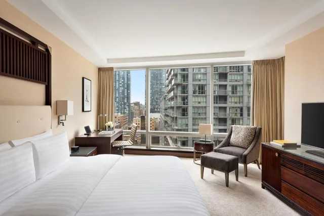 غرفة تنفيذية بسرير مزدوج، Shangri-La Toronto 1/1