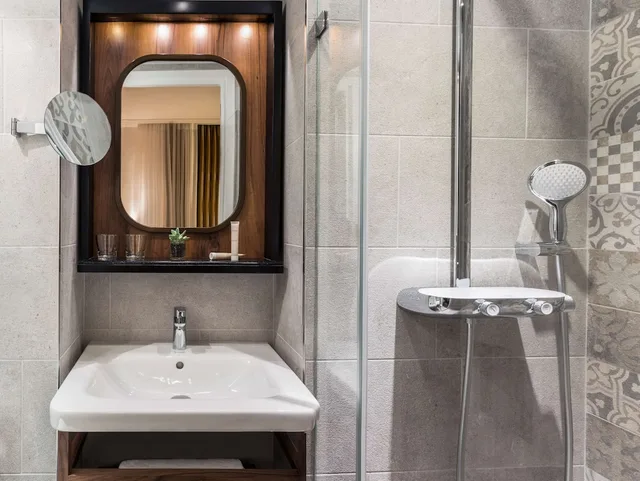 غرفة كلاسيكية صغيرة بسرير كوين، Best Western Plus La Demeure 3/4