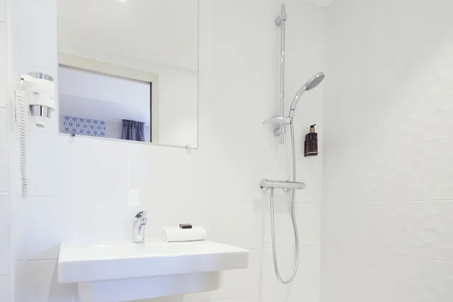 Basement, 1 Queen and 2 Bunk Beds، Maison Montgrand Marseille Vieux Port 3/3