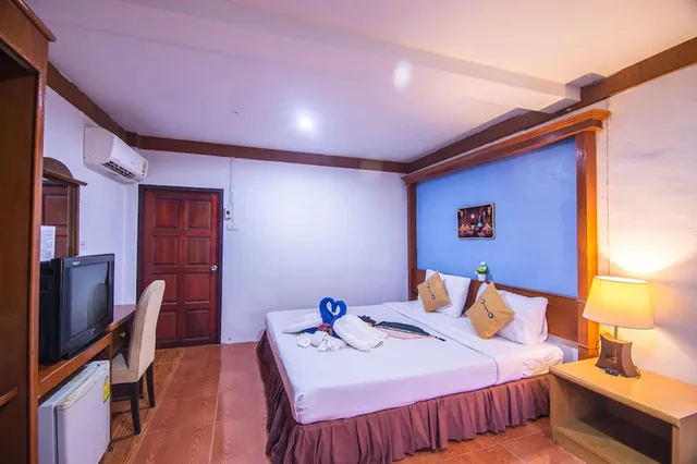 Superior, Double Bed, Beach Side، Lanta Nice Beach Resort 3/8