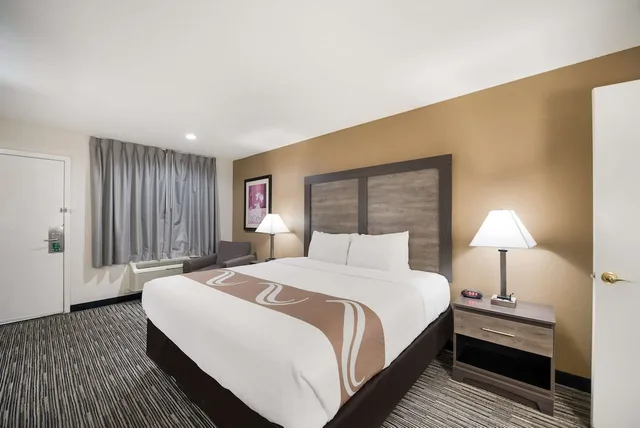 غرفة بسرير كينج للمدخنين، Quality Inn Suites Lufkin 3/5