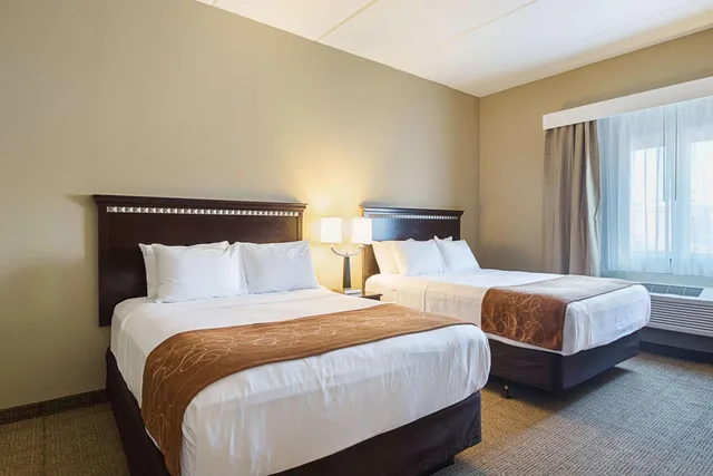 جناح بسرير كوين بشرفة، Comfort Suites Beachside 7/10