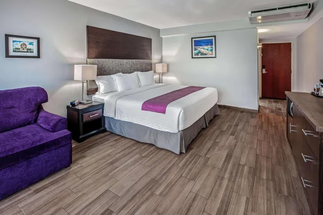 غرفة بسرير كينج، CHN Hotel Monterrey Centro, Trademark Collection by Wyndham 1/2