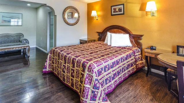 Sunset Motel، بومونا 17/26