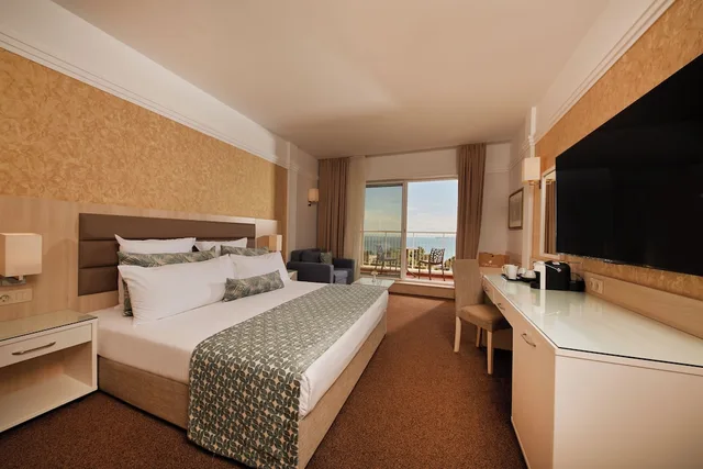 غرفة عائلية بسرير فردي بإطلالة على المتنزه بشرفة مع أريكة، Alua Sunny Beach Resort & Spa 1/5