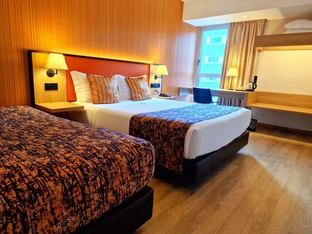 غرفة قياسية ثلاثية بسرير كينج وسرير فردي، Hotel 3K Porto Aeroporto 2/5