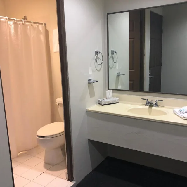 جناح جونيور، Hotel Plaza Del Arco 10/10