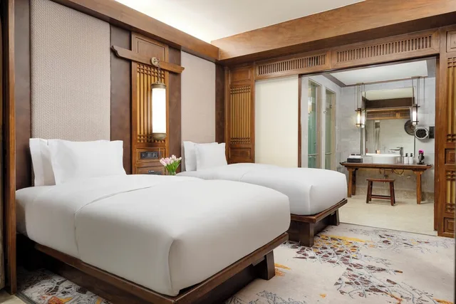 جناح جونيور بسريرين منفصلين مع دخول صالة النادي، INTERCONTINENTAL LIJIANG ANCIENT TOWN RESORT 3/5