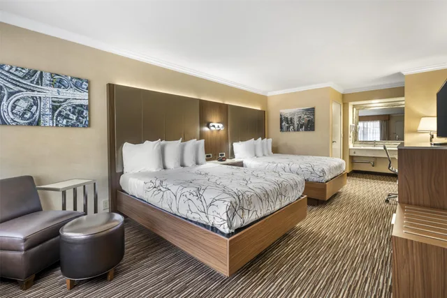 غرفة بسريرين كوين في طابق مرتفع، Best Western Airpark Hotel - Los Angeles LAX Airport 5/7
