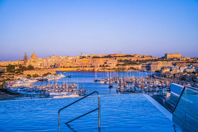 جناح سيغنتشر بحوض جاكوزي، Grands Suites Hotel Residences & Spa 1/1