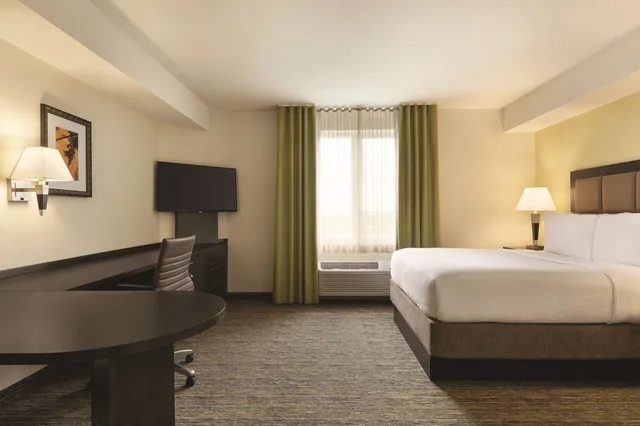 جناح استوديو بسرير كوين لذوي الإعاقة، Park Inn by Radisson, Calgary Airport North, AB 1/4
