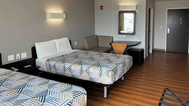 غرفة قياسية بسريرين مزدوجين، Motel6 Weslaco, TX 4/8