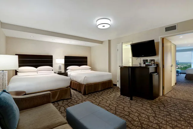 Suite, 2 Double Beds, Canadian Us Falls View، Embassy Suites By Hilton Niagara Falls Fallsview 1/3