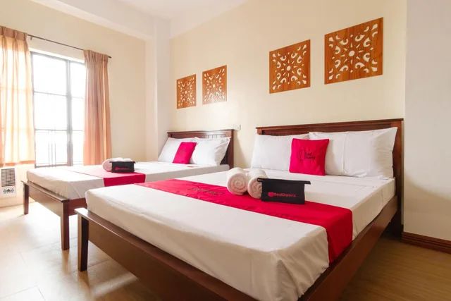 Room, Quadruple, RedDoorz Plus near Johnson and Johnson Paranaque 4/10