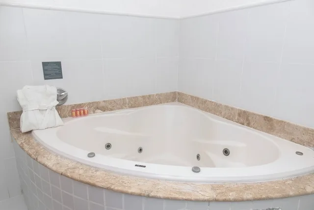 غرفة ديلوكس بسرير مزدوج بإطلالة على الحديقة بحوض جاكوزي، Rio Búzios Beach Hotel 9/10