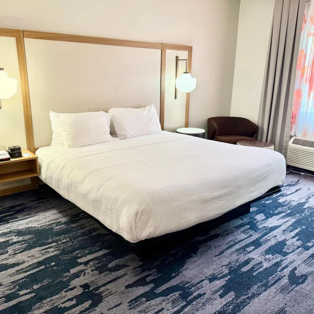 Room, King Bed, Bathtub, Accessible, Fairfield Inn And Suites Knoxville East 1/2