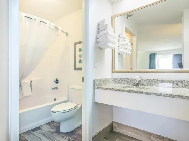 غرفة قياسية بسرير كينج في طابق مرتفع، Surf Sand Hotel 9/10