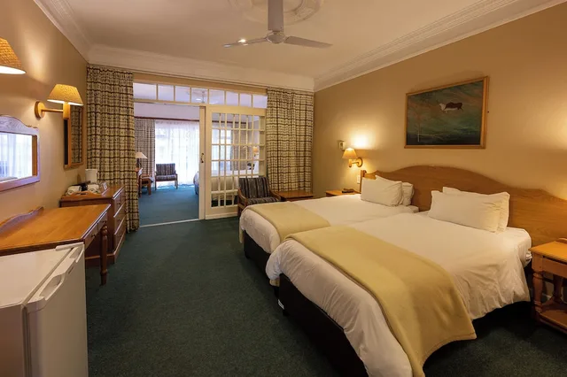 غرفة عائلية بسرير كينج وسريرين منفصلين بغرفتي نوم، Cathedral Peak Hotel 2/5