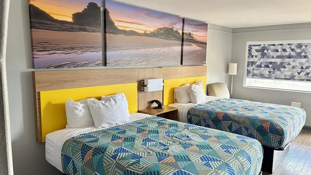 Room, 2 Double Beds, Days Inn By Wyndham Gonzales 2/9