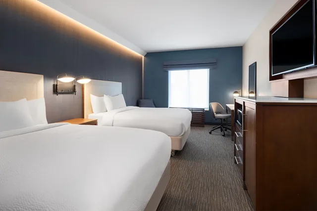 غرفة قياسية بسريرين كوين، Courtyard by Marriott Seattle SeaTac Airport 3/6