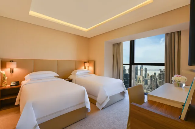 جناح بسرير مزدوج بإطلالة على البحر بغرفة نوم واحدة، Voco Doha West Bay Suites 3/10