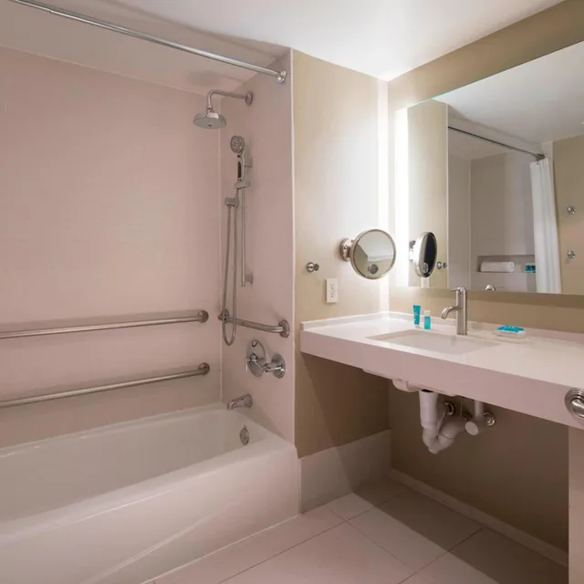 Spectacular, Guest Room, King Bed, Skyline View، W New York Times Square 3/5