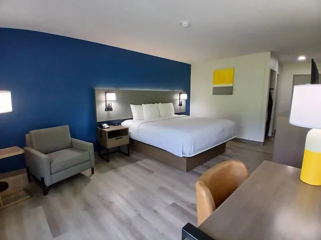 Elite, King Bed, Ground Floor, Comfort Inn Marion NC 6/10