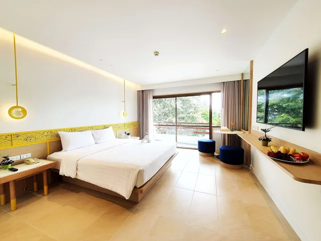 غرفة سوبيريور بسرير كينج بإطلالة على الحديقة، Novotel Rayong Rim Pae Resort 3/9