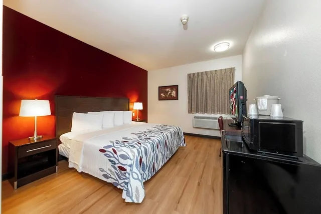 غرفة قياسية بسرير كينج، Red Roof Inn St Robert - Ft Leonard Wood 2/6
