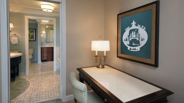 1 Bedroom, Villa, King Bed, Queen Murphy Bed, Murphy Bed, Resort View, Accessible، The Villas at Disneys Grand Floridian Resort and Spa 5/5