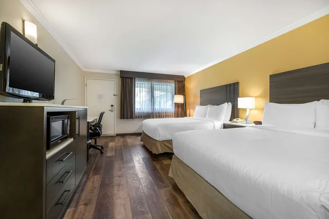 غرفة بسريرين كوين لذوي الإعاقة، Best Western Plus Orange County Airport North 1/4
