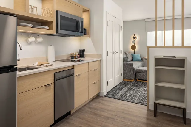 جناح استوديو بسرير كينج بغرفة نوم واحدة مع أريكة لذوي الإعاقة، TownePlace Suites by Marriott Mankato 7/7