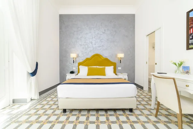 غرفة ديلوكس بسرير كينج بشرفة، Amalfi Luxury House 7/9