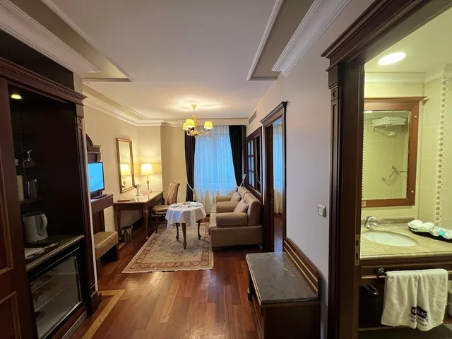 غرفة عائلية رباعية بسرير كوين مع أريكة، Glk Premier Regency Suites And Spa 6/10