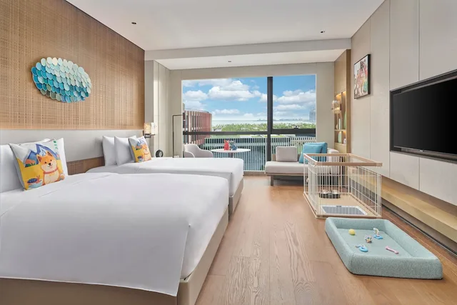 غرفة بسريرين منفصلين بإطلالة على الحديقة يُسمح فيها بالحيوانات الأليفة، Hyatt Regency Shanghai Lingang 1/2