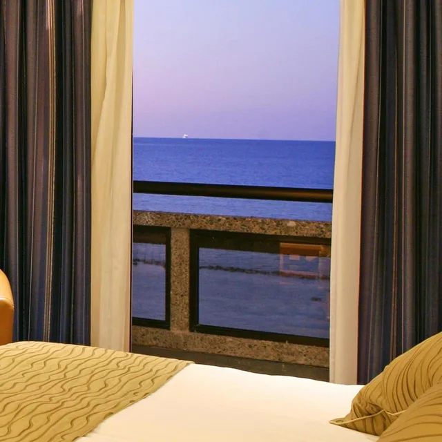 جناح بسرير كينج، Crowne Plaza Limassol 1/3