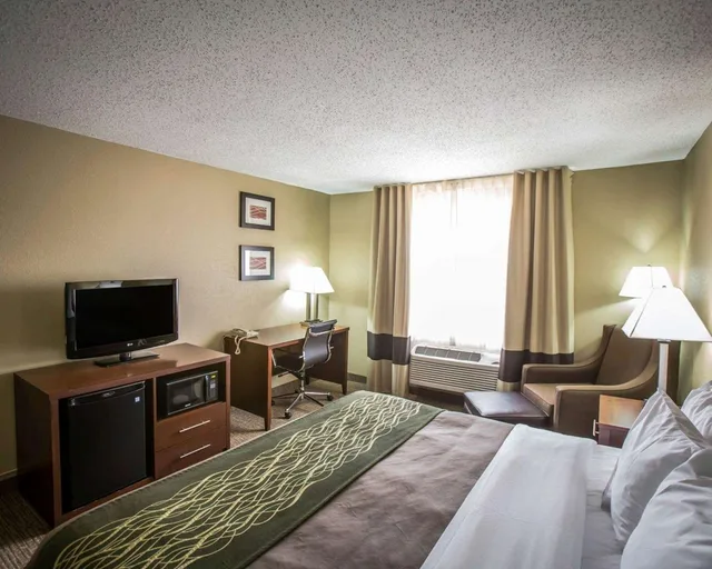 غرفة بسرير كينج، Comfort Inn Morris I-80 2/2