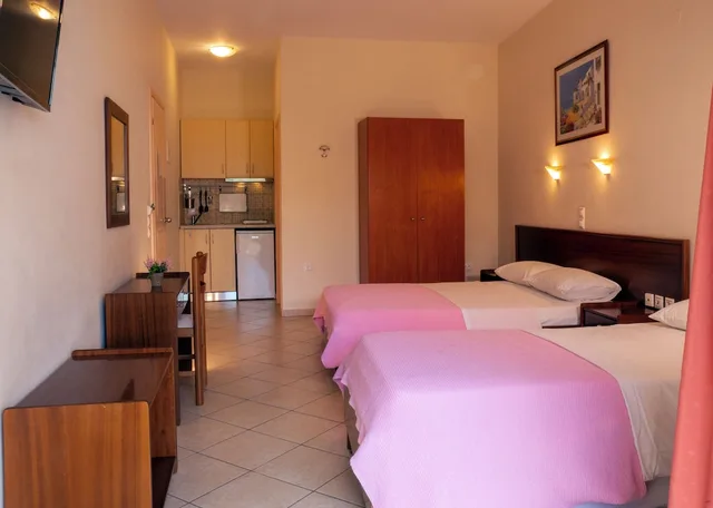 غرفة قياسية ثلاثية بإطلالة على الحديقة مع سرير سحّاب إضافي، Loukas Hotel &amp; Apartments 3/9