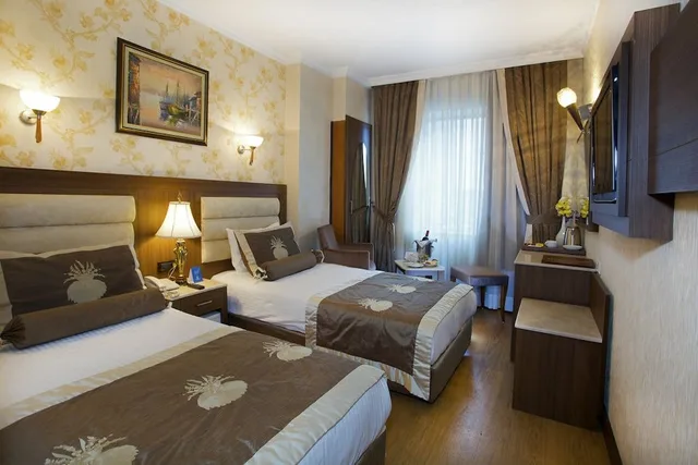 غرفة قياسية بسرير مزدوج وسرير فردي، Grand Hilarium Hotel 8/10