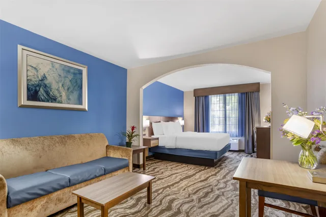 جناح بسرير كينج، Best Western Plus River Escape Inn & Suites 4/10