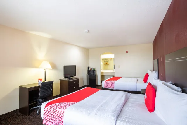 غرفة بسريرين كوين لغير المدخنين، OYO Hotel LSU 2/5