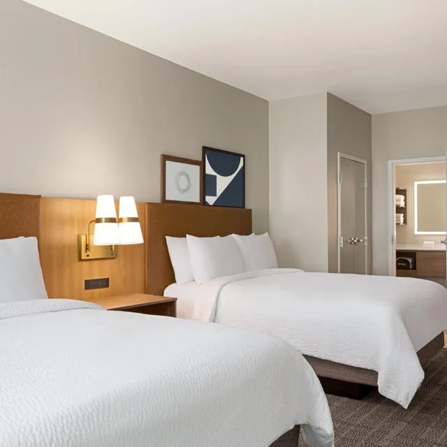 Studio, Suite, King Bed, 2 Queen Beds, Staybridge Suites Toronto Airport East 1/5