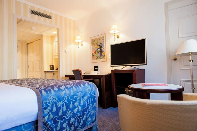 غرفة عائلية بسريرين كوين، Le Chatelain Brussels Hotel 2/3