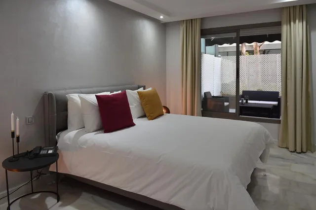 جناح بشرفة، Le Yacht Suites hotel 2/4