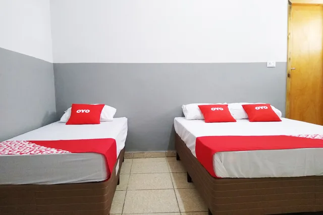 Quintuple Room (1 Double bed + 3 Single bed)، OYO Hotel Bras 4/6